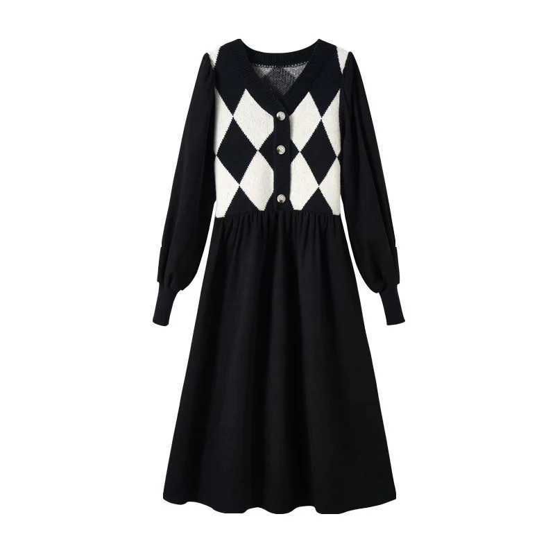 Pregnant womens clothing autumn and winter long knitted dress 2023 new button V-neck patch work womens pregnant womens dress sweater W241026