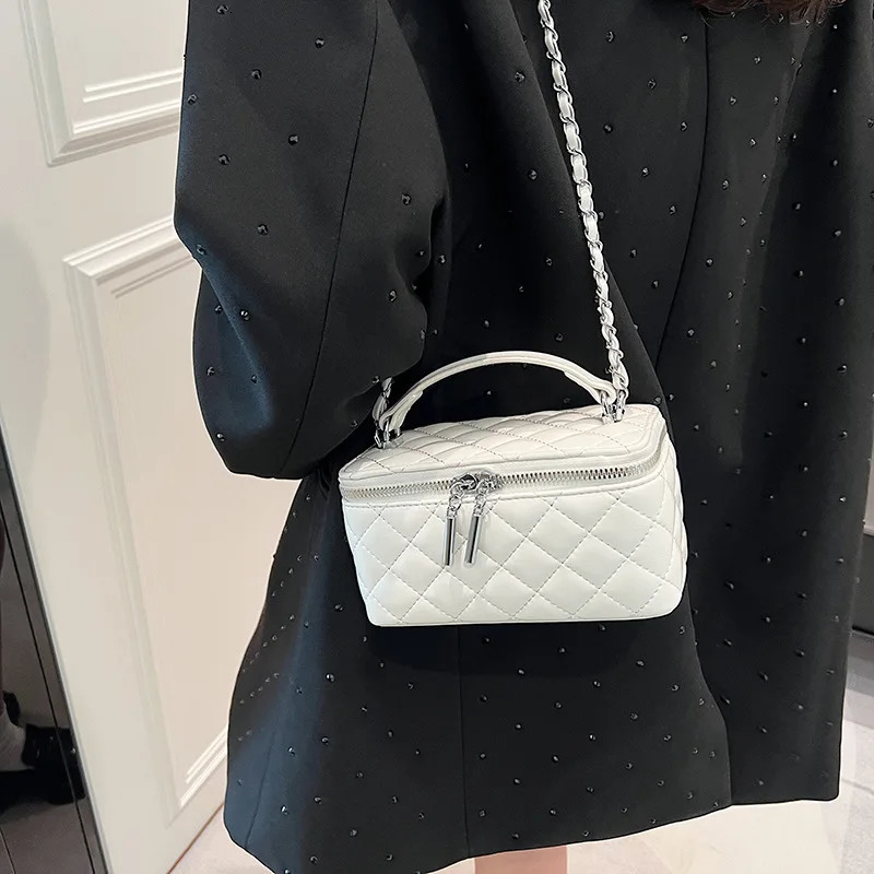 Home>Products> Chain PU Leather Plain Bedding Womens Handbag 241025