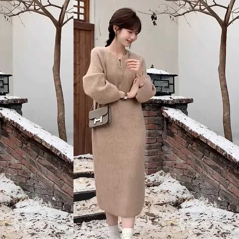 High quality long sleeved V-neck knitted dress for pregnant women in autumn and winter plus size maternity sweater W241026