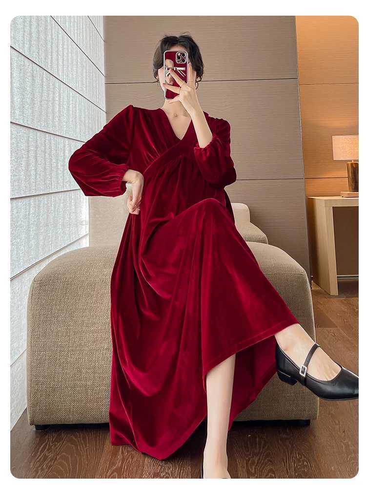 Winter maternity basic dress long sleeved V-neck elegant maternity dress Velour dress plus size maternity party dress black and red W241026