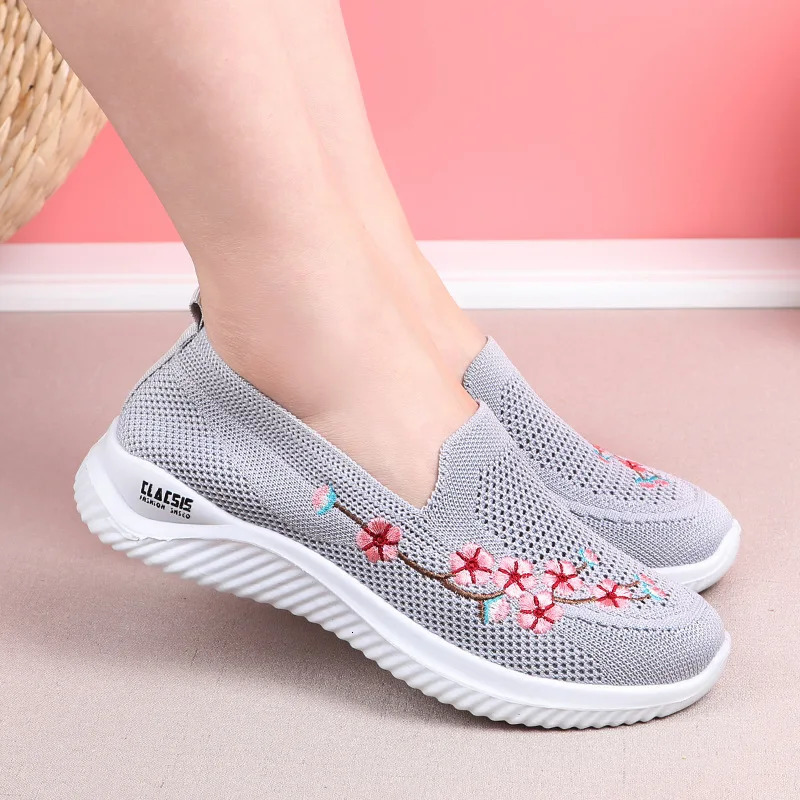 Womens shoes sports shoes mesh breathable floral comfort mothers soft solid color fashion womens shoes lightweight womens shoes 241024