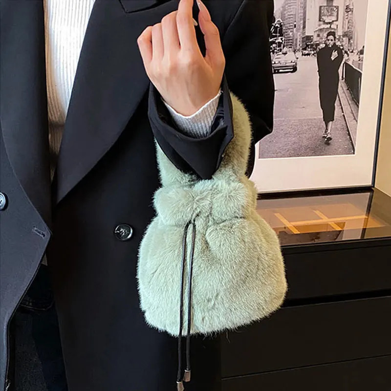 Fashion Polyester Mobile Phone Versatile Plush Bucket Bags Womens Plush Shoulder Bag Small Cross Body Bag Outdoor Shopping 241025