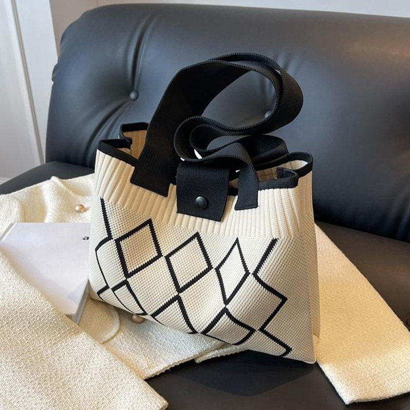 2024 New Designer Fashionable Large Capacity Handbag Multi functional Commuter Handbag Trendy Shoulder Bag Crossbody Bag