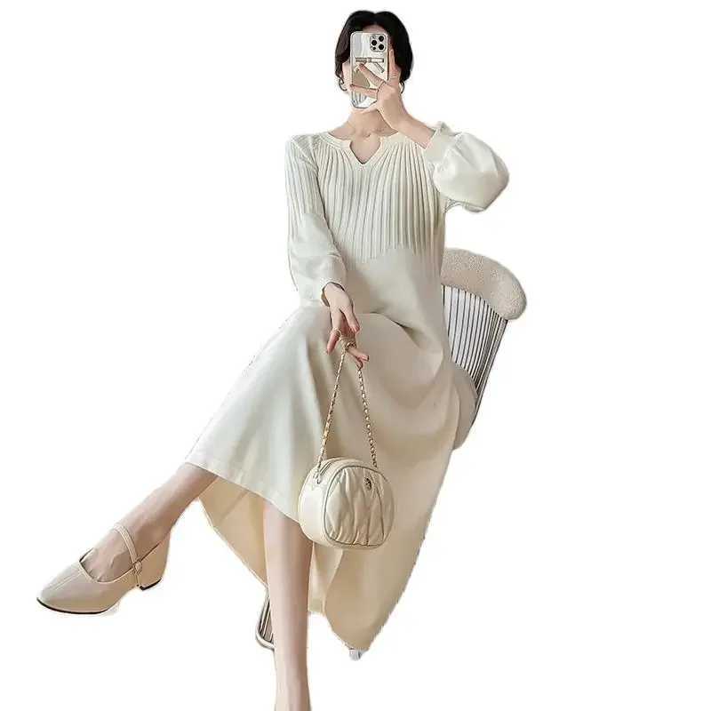 Autumn and winter pregnant womens clothing plus size solid color long sleeved V-neck pregnant womens knitted dress loose pregnant womens dress W241026