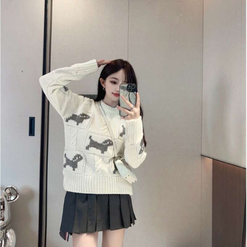 2024 Autumn/Winter New Dog Inlaid Wer Woolen Women's Round Neck Versatile Knitted Hooded Sweater