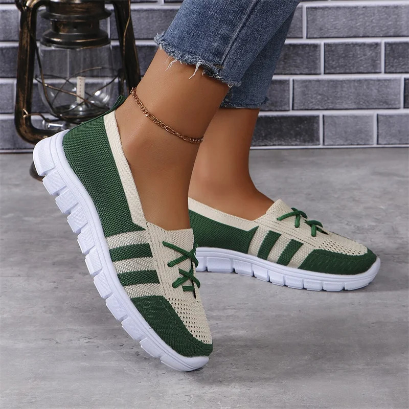 Breathable Knitted Flat Shoes for Women Striped Lace Sole Sports Shoes for Women Large Size Lightweight Non Slip Flat Shoes 241024