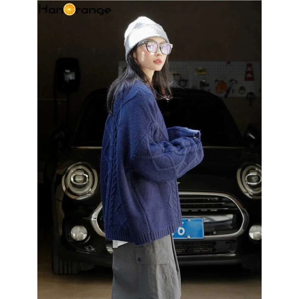 Hanorange 2024 Winter Retro Twisted Sweater Women O-Neck Pullover Loose Warm Knitted Top Light Green/Navy Blue