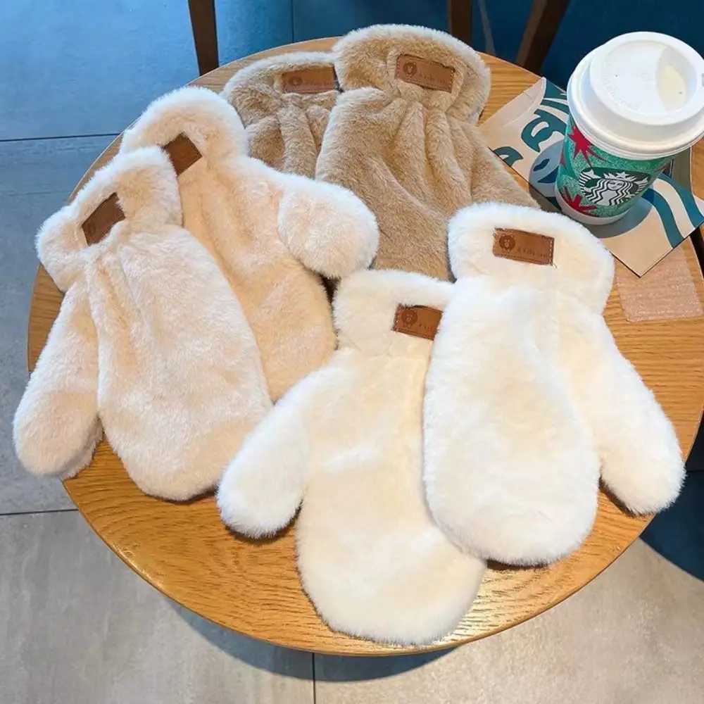 1 pair of cute and warm female winter Gs new thick fluffy white plush Gs velvet letter Gs size one W241026