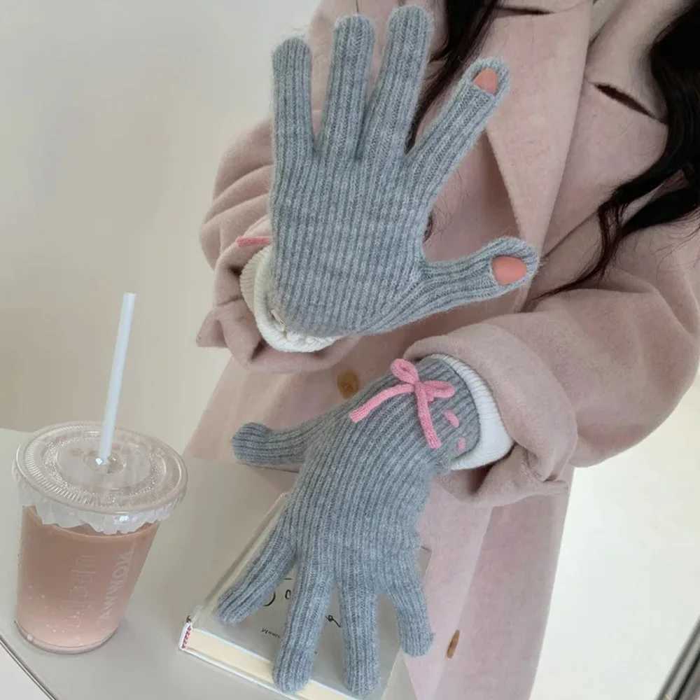 1 pair of outdoor womens autumn thick Gs bow knot Y2k warm expression Gs long gray retro Gs knitted Gs W241026