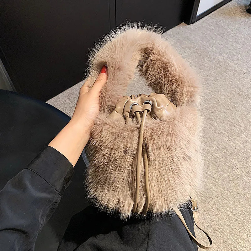 Fox Fur Bag Handheld Fur Bag Fur Shoulder Cross Bag Sweet and Simple Fur Bag 241025