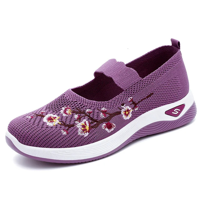 Womens flat shoes autumn embroidered shallow shoes womens breathable comfortable wear-resistant fashionable and casual shoes 241024