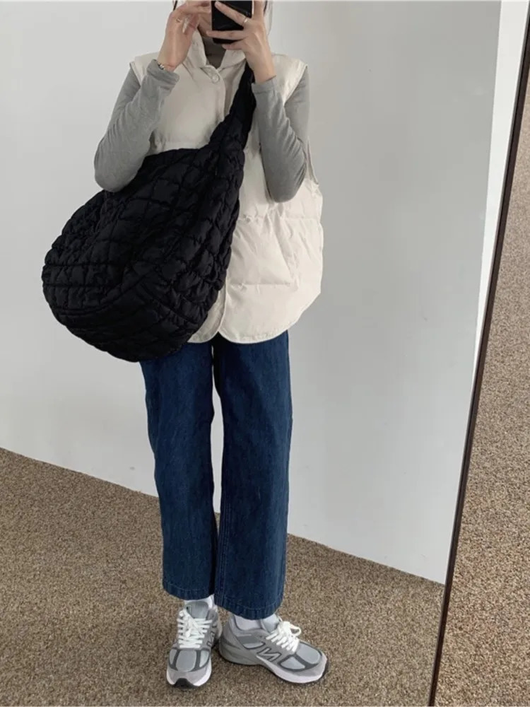 Autumn and Winter Large Capacity Folded Cloud Bag Lightweight Down Shoulder Bag Lady Messenger Light weight Travel Bags 241025