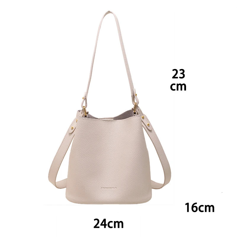 Home>Products>Womens Genuine Leather Messenger Bag>High Capacity Handbags> Cowboy Travel Bag 241025
