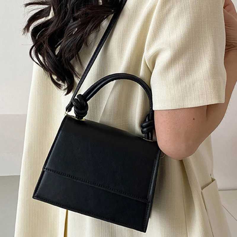 2024 Summer Trend Handbag Small Square Bags New Casual Commuter Shoulder Bags Niche Simple Crossbody Womens Bag Y250319