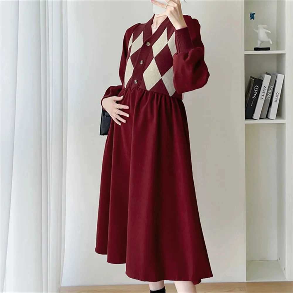 Pregnant womens clothing autumn and winter long knitted dress 2023 new button V-neck patch work womens pregnant womens dress sweater W241026