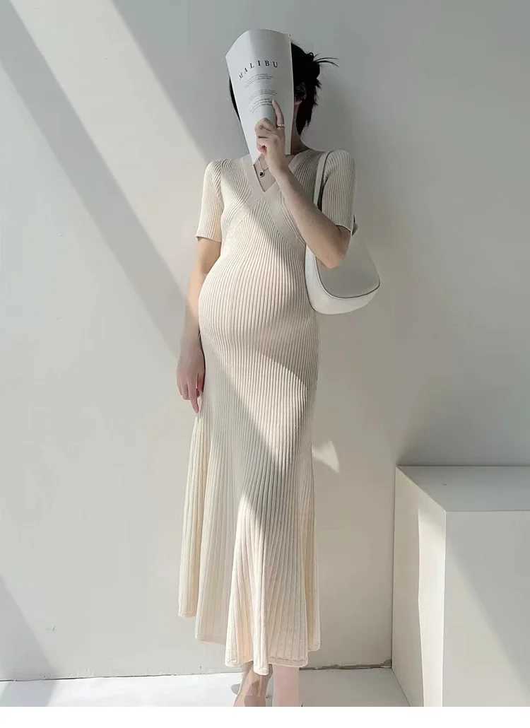 Korean style pregnant womens knitted dress solid color short sleeved V-neck high waisted pregnant womens stretch dress W241026