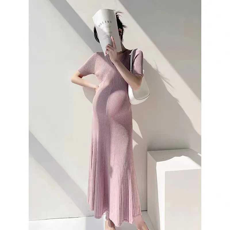 Korean style pregnant womens knitted dress solid color short sleeved V-neck high waisted pregnant womens stretch dress W241026