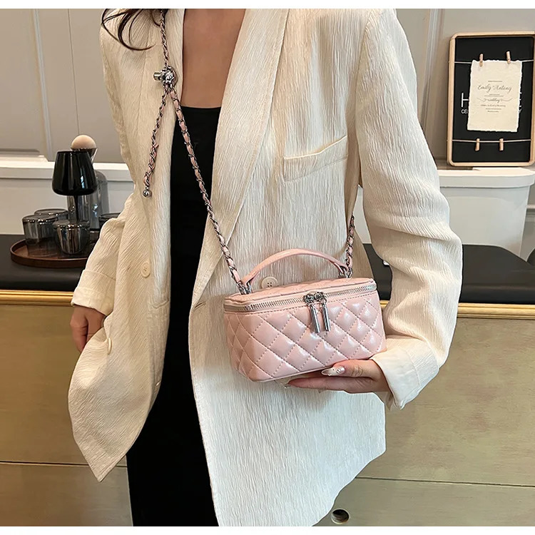 Home>Products> Chain PU Leather Plain Bedding Womens Handbag 241025
