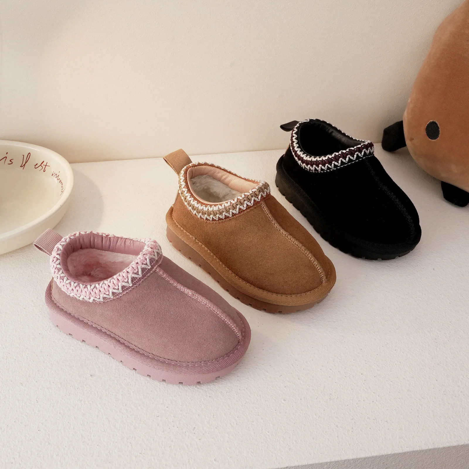 Winter childrens low top snow boots baby leather boots girls retro thick fur snow boots boys anti slip winter shoes 241025