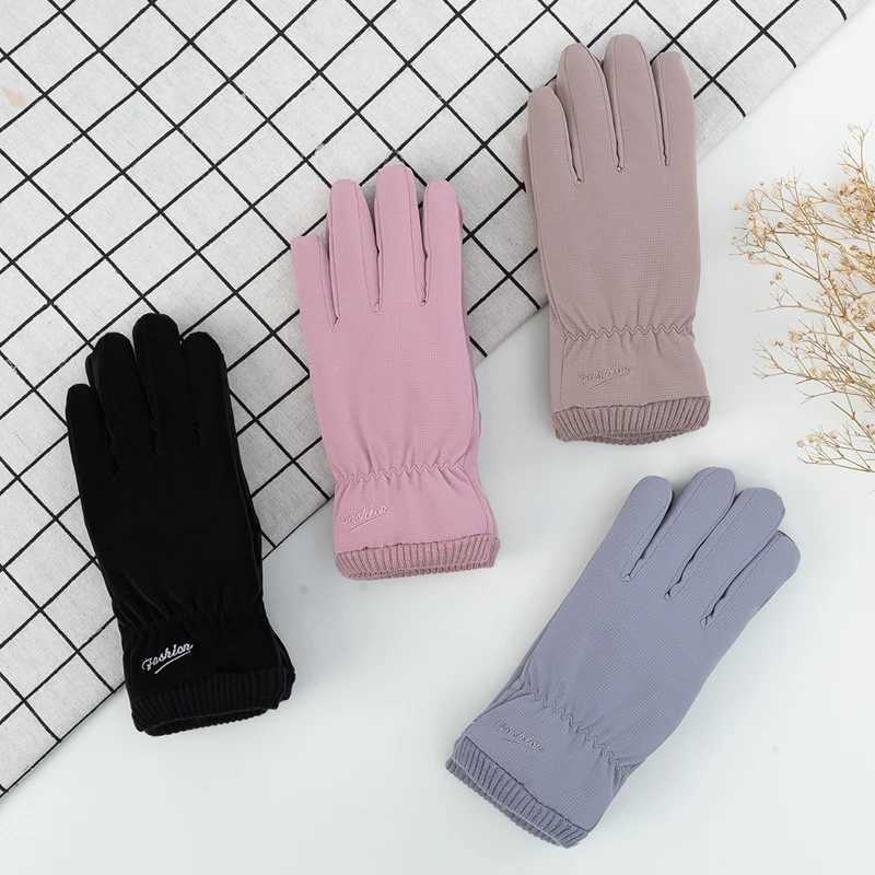 Winter waterproof womens skiing Gs touch screen plush to keep warm and skin friendly outdoor windproof womens bicycles Gs W241026