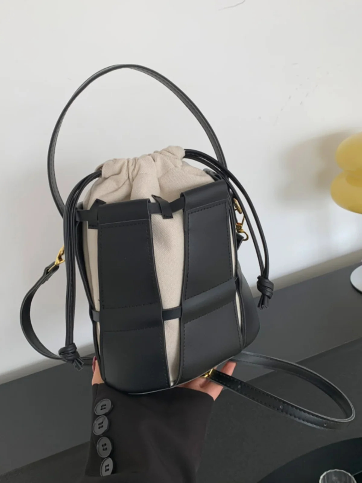 Womens hollow bucket bag high-end single shoulder handbag womens retro PU leather texture cross body bag 241025