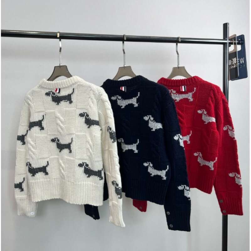 2024 Autumn/Winter New Dog Inlaid Wer Woolen Women's Round Neck Versatile Knitted Hooded Sweater