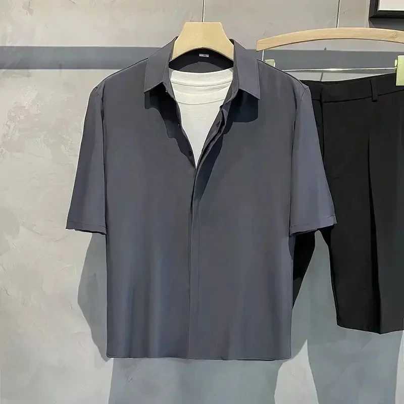 Summer mens wrinkle resistant solid color short sleeved shirt office casual loose button pocket fashionable shirt mens clothing top W241026