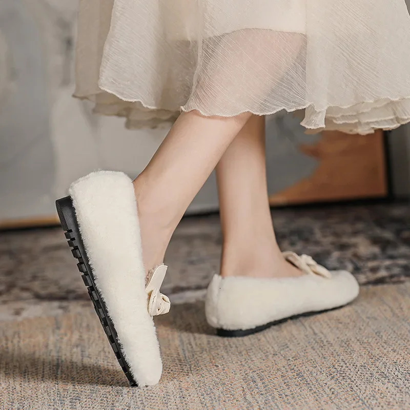 Winter white wool shoes for women sheepskin flat bottom bow knot Mocassines plush cotton snow boots for women Hiver Lambswool Loafers 241024