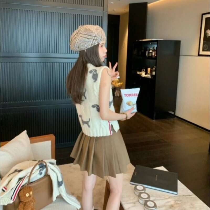 2024 Autumn/Winter New Dog Inlaid Wool Vest Women's Jacquard Top Round Neck Pullover Knitted Sweater