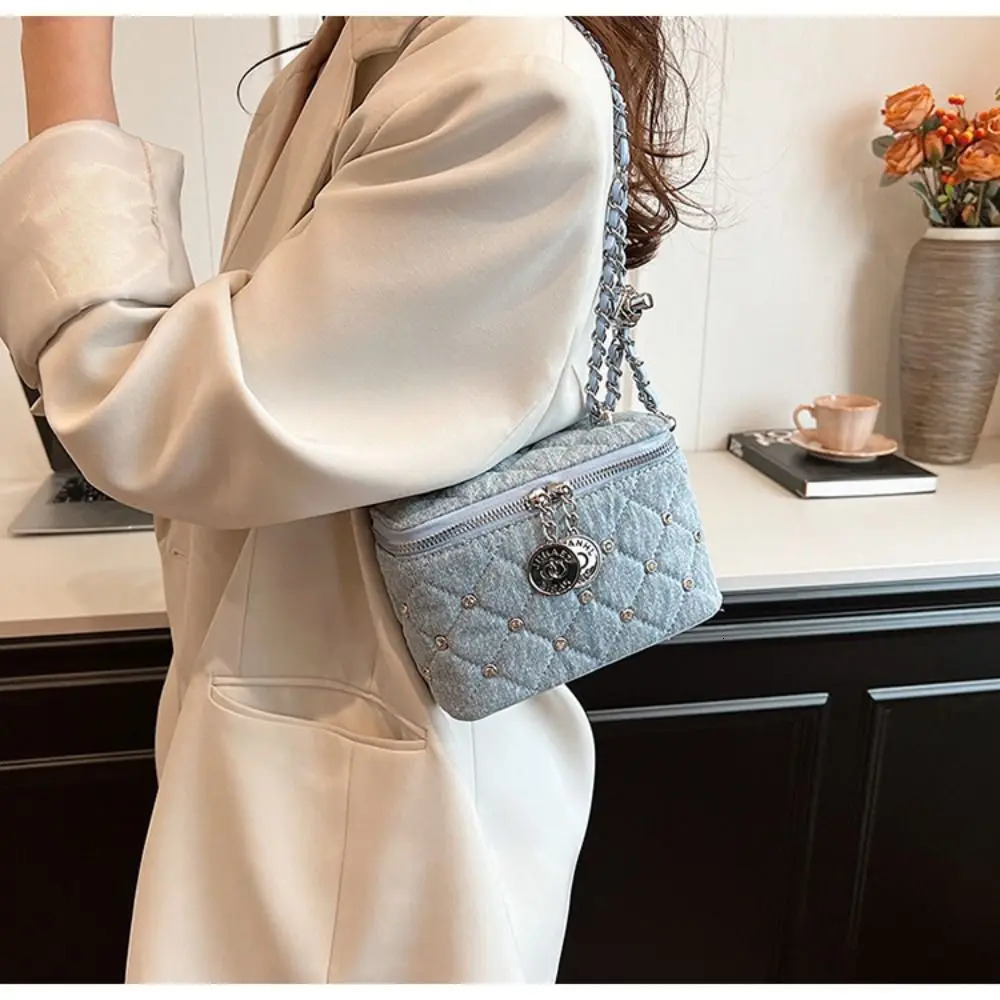 Versatile Chain Crossbody Bag Regular Riveted Shoulder Bag 241025