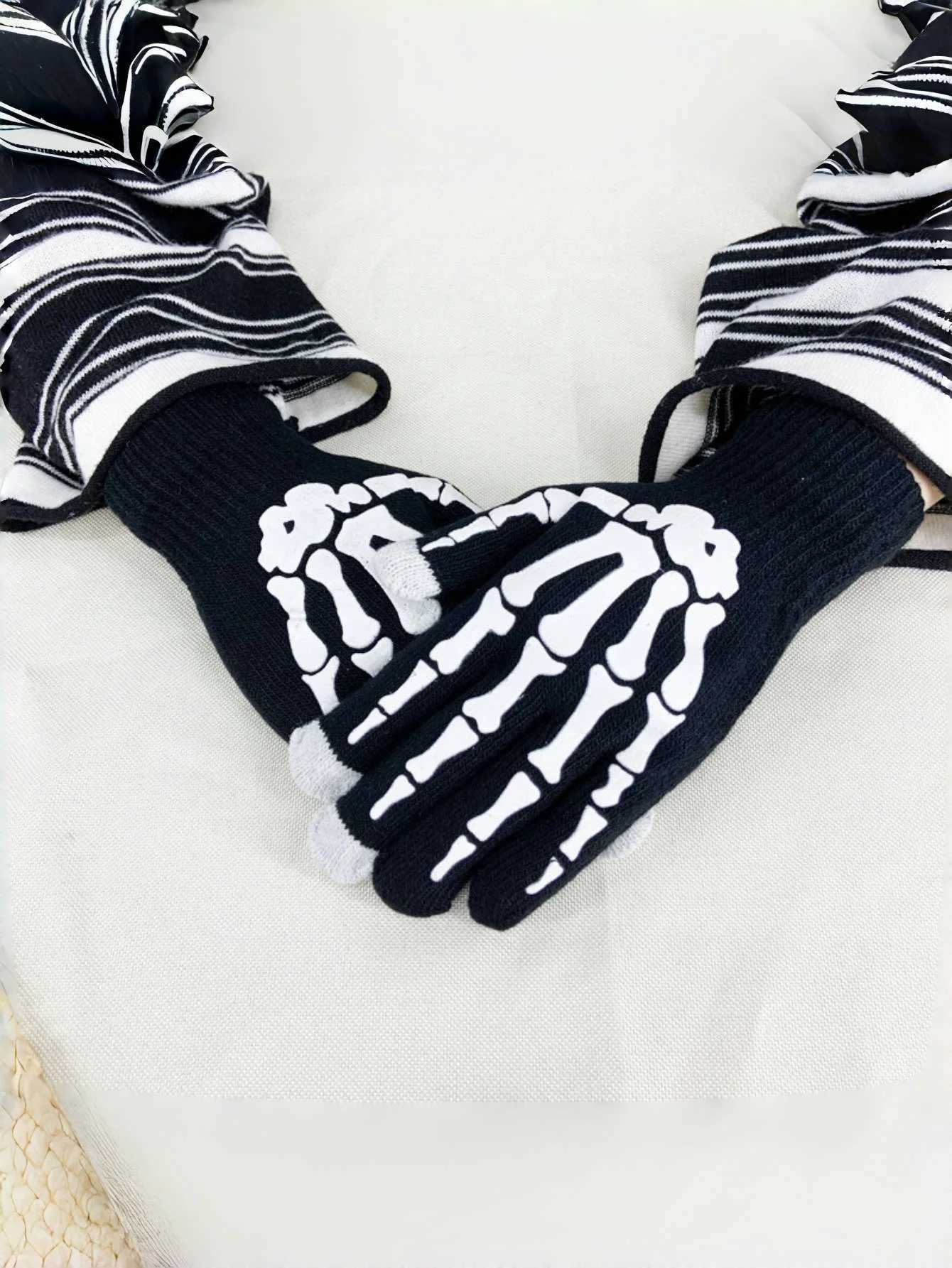 Mens Warm Winter and Winter Finger Knitted Fashion Skull Hand Pattern W241026