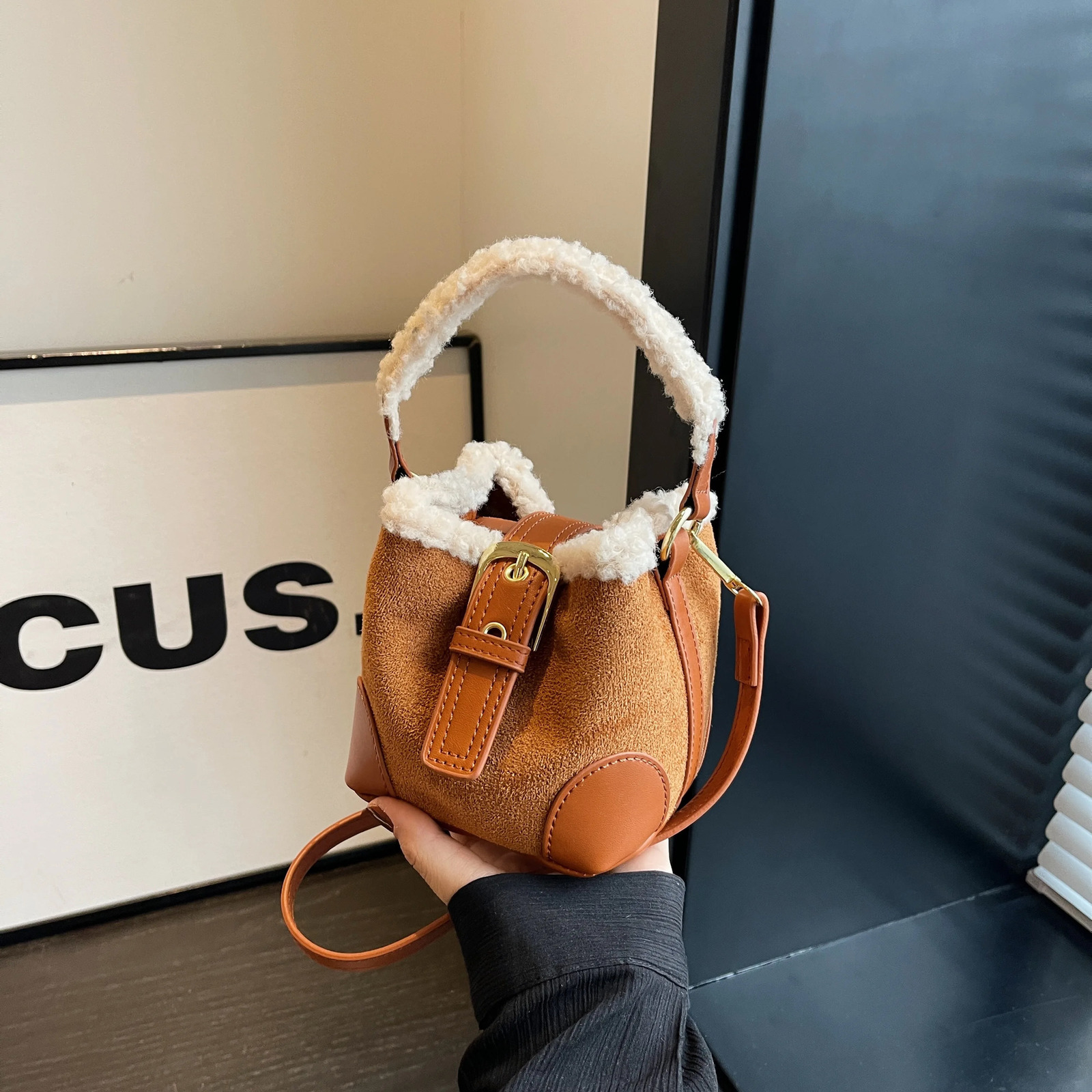 Matte suede plush edge mini bucket bag suitable for female comparison patch work handle winter and spring womens shoulder bag 241025