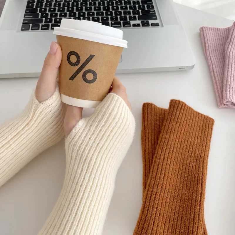 Half Finger GS Female Autumn/Winter Korean Edition Full Series Knitted Warm Vertical Striped Wool Half Scissor Student Writing Cycle W241026