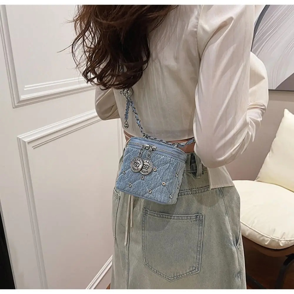 Versatile Chain Crossbody Bag Regular Riveted Shoulder Bag 241025