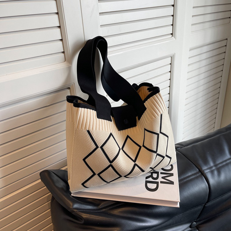 2024 New Designer Fashionable Large Capacity Handbag Multi functional Commuter Handbag Trendy Shoulder Bag Crossbody Bag