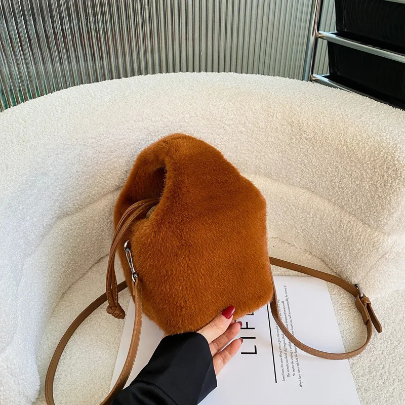 autumn and winter fur bags womens niche handheld bucket bags fashionable handbags fashionable crossover bags 241025