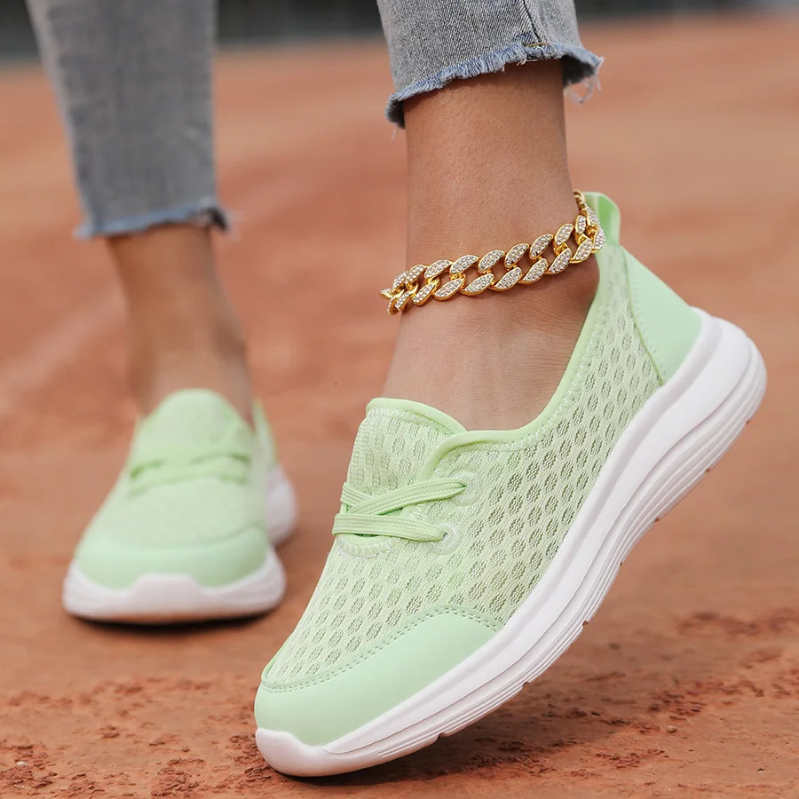 2024 mesh casual soft sole lightweight running and sports womens shoes comfortable and breathable flat bottom outdoor fitness shoes 241024