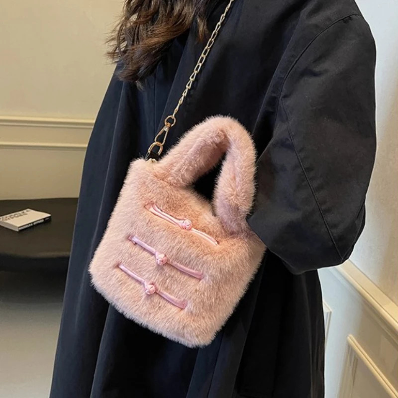Fashionable Chinese retro shoulder bag autumn and winter simple chain womens cross body bag plush version bucket bag 241025