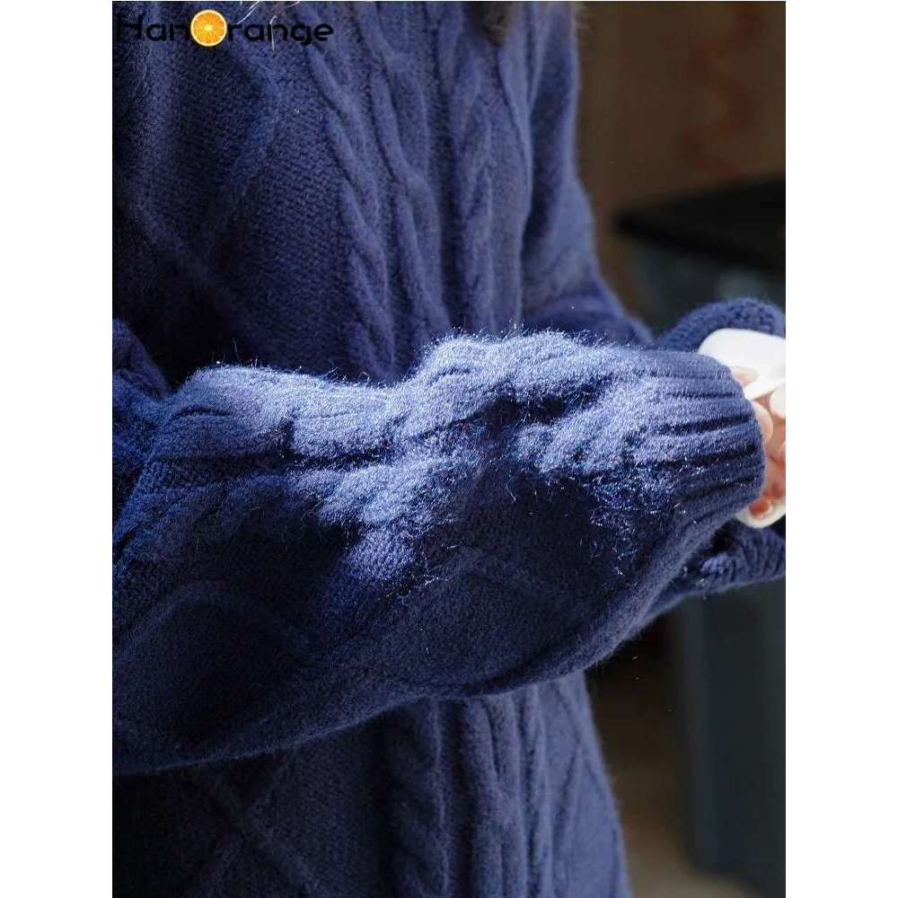 Hanorange 2024 Winter Retro Twisted Sweater Women O-Neck Pullover Loose Warm Knitted Top Light Green/Navy Blue