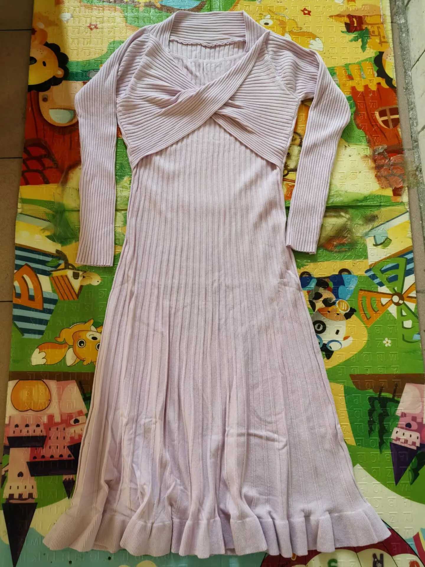 Winter pregnant womens slim fit dress elegant solid color long sleeved O-neck soft and comfortable pregnant womens sweater knitted dress W241026