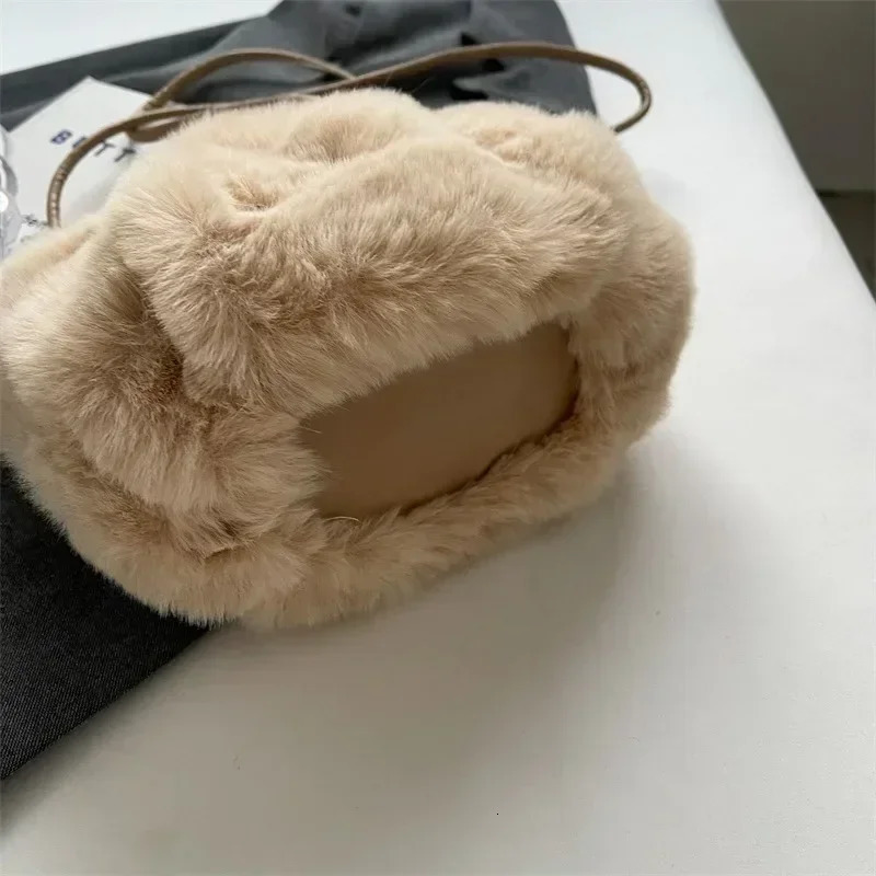 Bucket Sewing Thread Shoulder Bag Internal Company Large Capacity Selling Womens Zipper Womens Handbag 241025