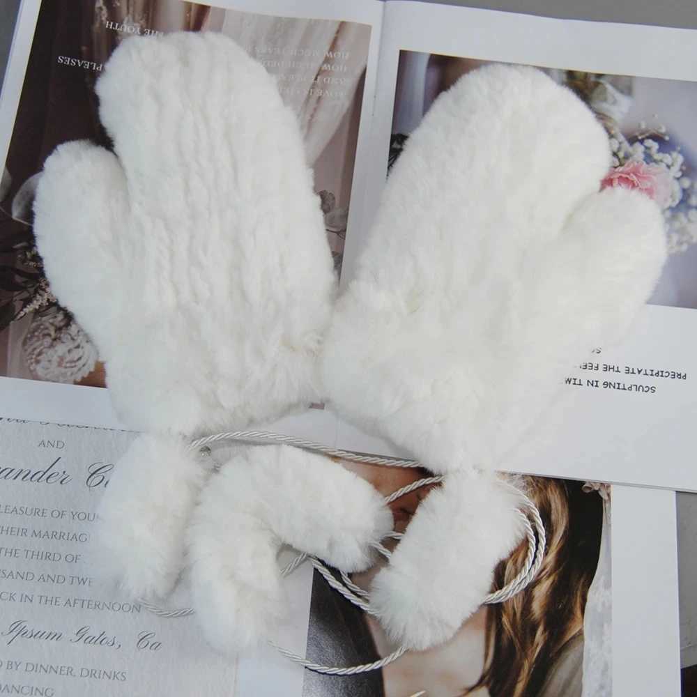 Hot selling natural genuine Rex rabbit fur Gs with good elasticity womens winter knitted genuine rabbit fur gloves outdoor genuine leather Gs W241026