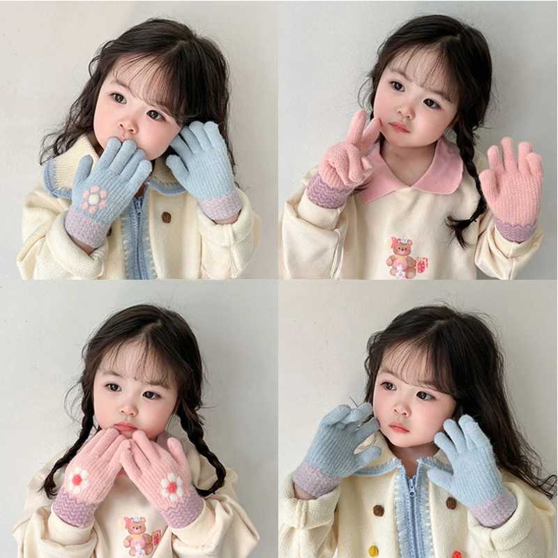 2023 New Girl Winter Knitted Bow Printed Plush Soft Five Finger Gs Childrens Outdoor Warmth Gs Childrens Colors Gs W241026