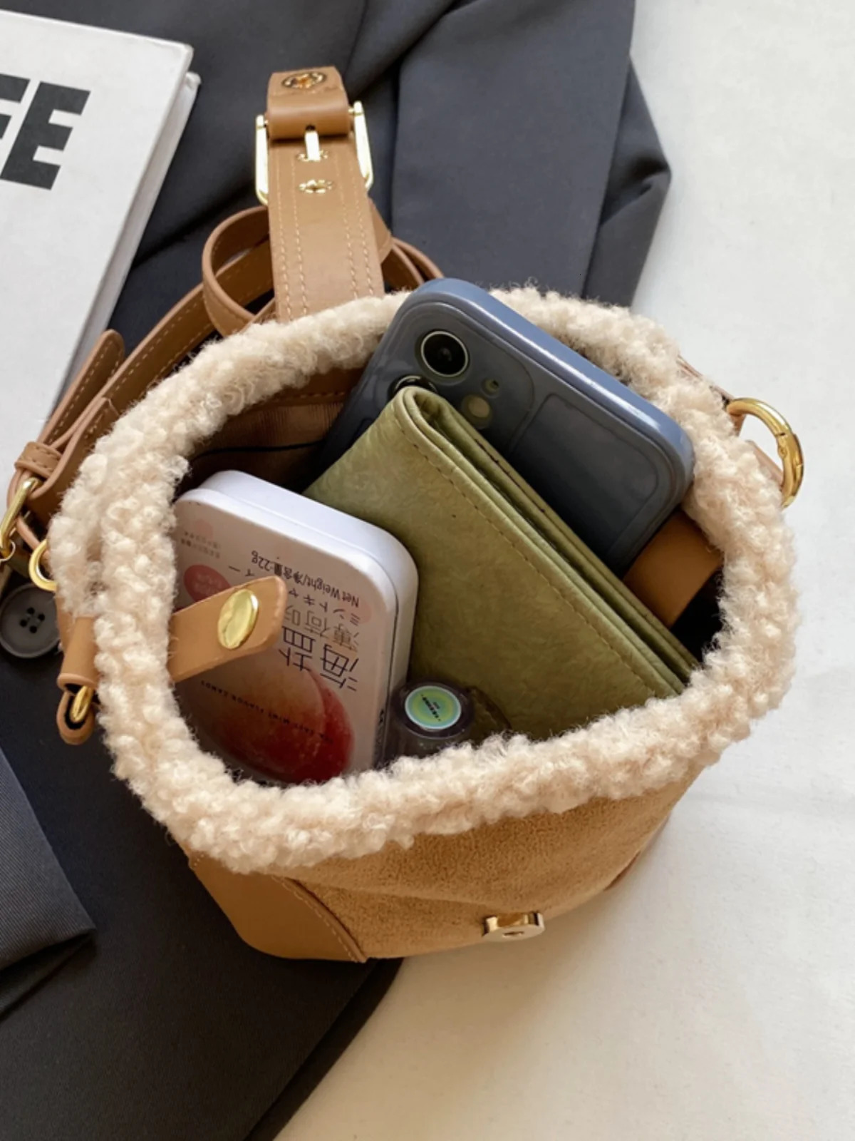 Matte suede plush edge mini bucket bag suitable for female comparison patch work handle winter and spring womens shoulder bag 241025