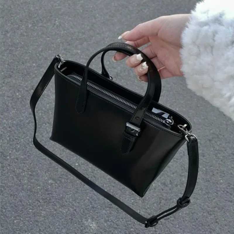 Tote Handbag for Women 2024 New Versatile Korean Niche Bags Retro Small Commuting Hand-held Crossbody Bag Y250320