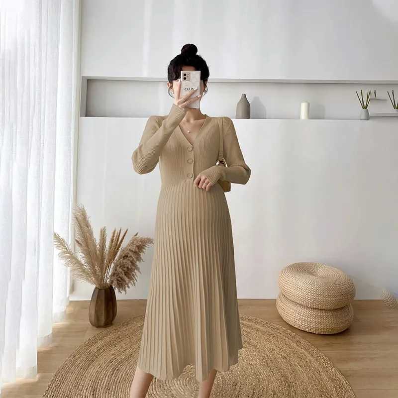 New autumn and winter maternity clothing knitted sweater V-neck mid length maternity clothing real photo W241026