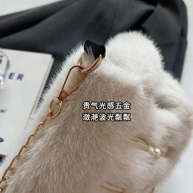 China Retro Shoulder Bag Autumn/Winter Simple Fashion Chain Ten Font Womens Bag 241025