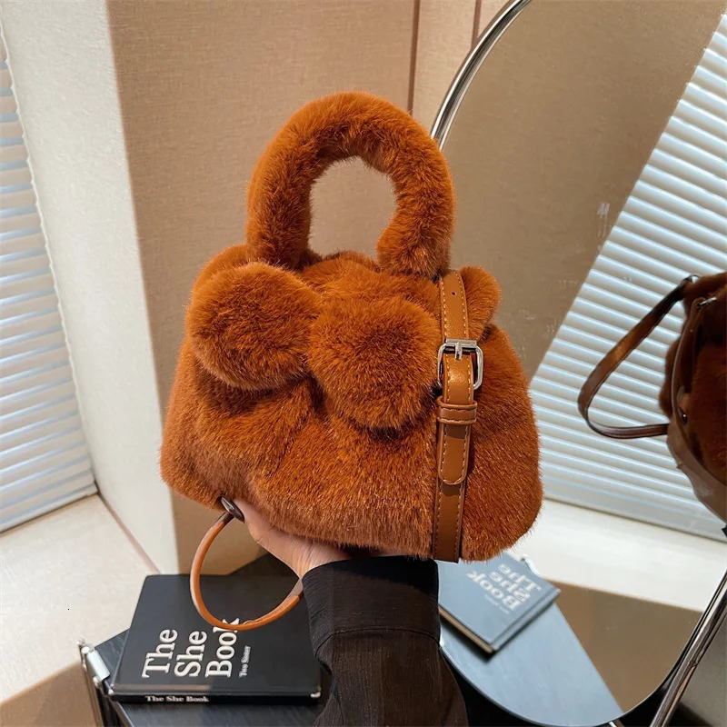 Cute plush handbag autumn/winter plush bucket bag shoulder messenger bag 241025