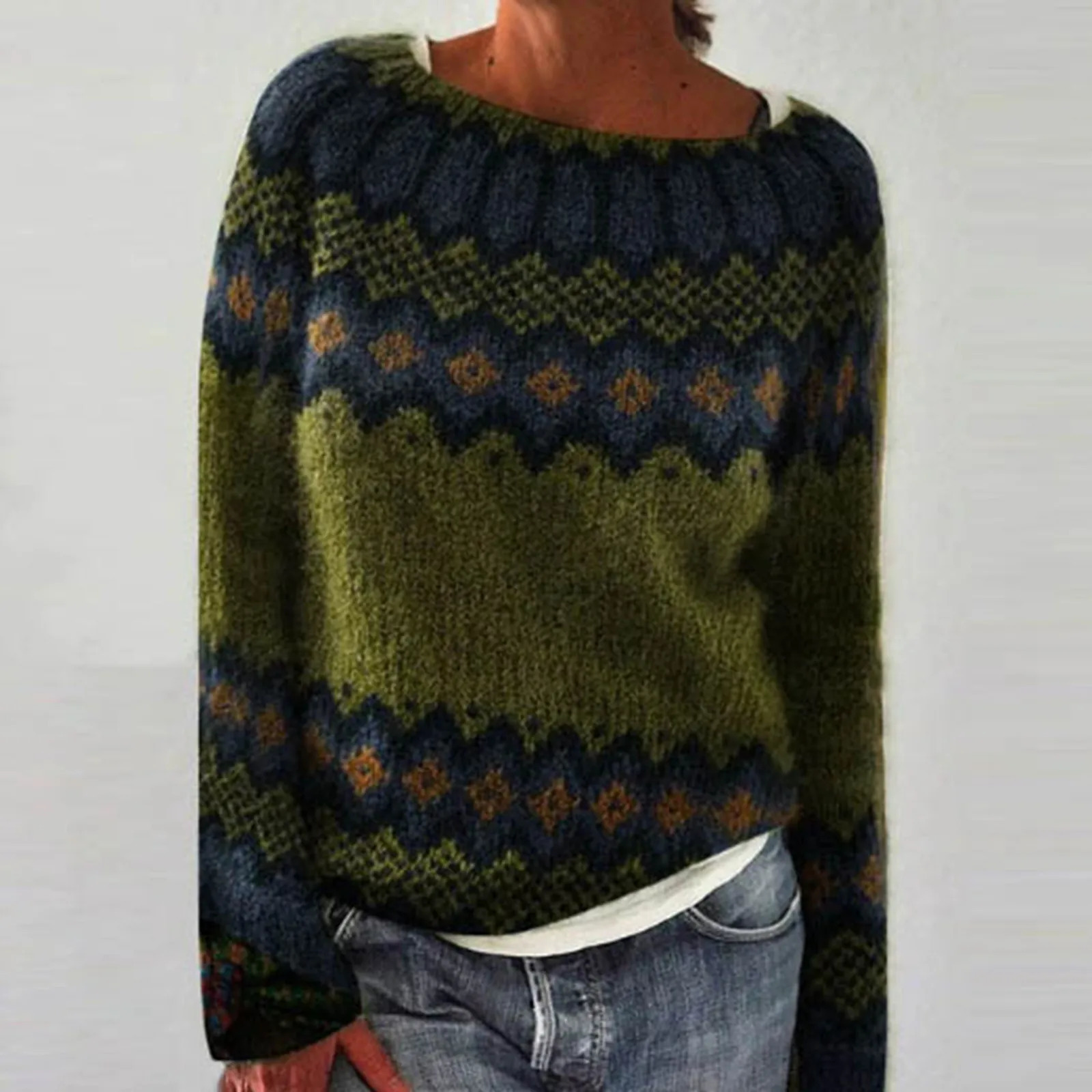Womens printed pullover sweater for winter and autumn casual loose round neck long sleeved knitted jumper color blocked Christmas top 241025