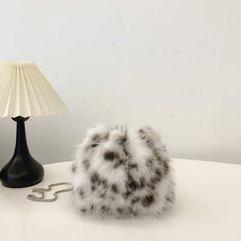 Womens trend version leopard print plush shoulder cross body bag simple casual fashion storage bag 241025